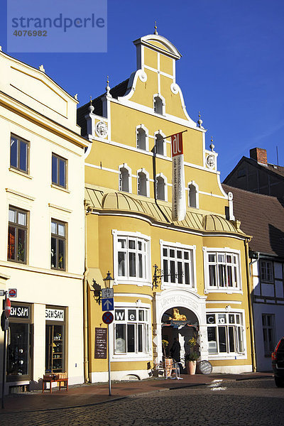 Historisches Giebelhaus  Alte Löwen-Apotheke  UNESCO-Weltkulturerbe Wismarer Altstadt  Hansestadt Wismar  Mecklenburg-Vorpommern  Deutschland  Europa