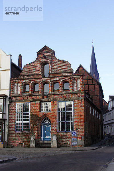 Historisches Giebelhaus in Lüneburg  Lüneburger Wasserviertel in der Altstadt  Am Stintmarkt  Hansestadt Lüneburg  Niedersachsen  Deutschland  Europa