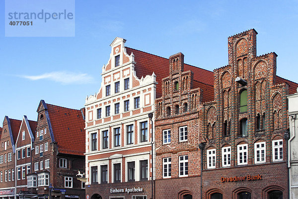 Historische Giebelhäuser in der Altstadt von Lüneburg  Am Sande  Hansestadt Lüneburg  Niedersachsen  Deutschland  Europa
