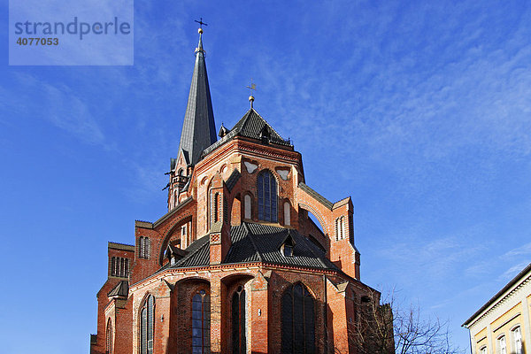 Historische gotische Basilika  Lüneburger St. Nikolaikirche  St. Nikolai  St. Nicolai  Nikolai-Kirche in Lüneburg  Altstadt  Hansestadt Lüneburg  Niedersachsen  Deutschland  Europa