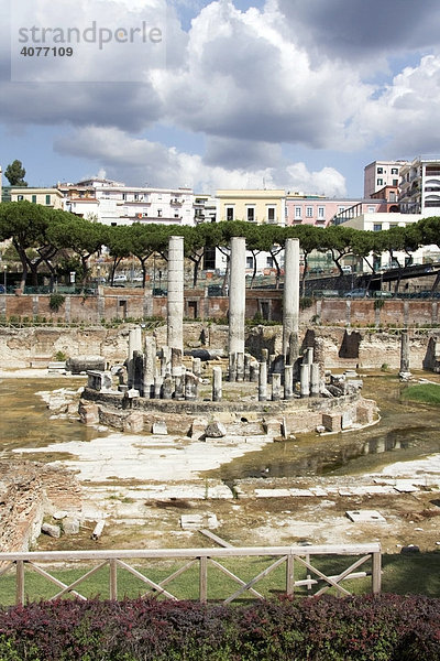 Serapeum  römischer Tempel  macellum  Pozzuoli  Puteoli  Neapel  Kampanien  Italien  Europa