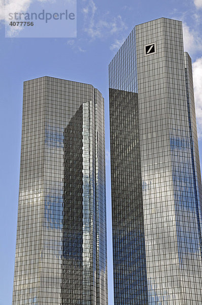 Spiegelfassade und Logo der Deutschen Bank AG  Frankfurt  Hessen  Deutschland  Europa