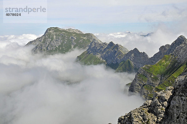 Panorama vom Nebelhorn über den Hindelanger Klettersteig zum Großen Daumen  Allgäuer Alpen  Bayern  Deutschland  Europa