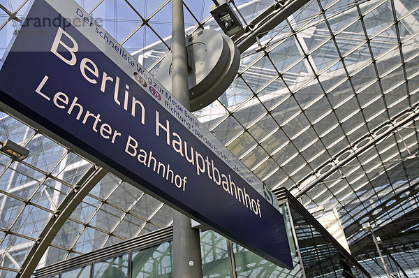 Schild Berlin Hauptbahnhof Lehrter Bahnhof  Berlin  Deutschland  Europa