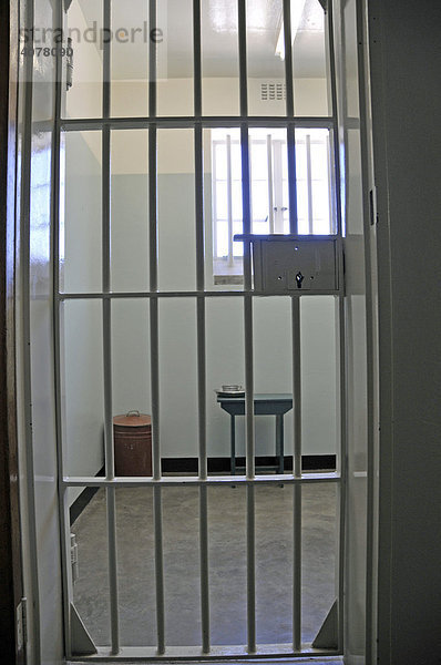 Die damalige Gefängniszelle von Nelson Mandela auf der ehemaligen Gefängnisinsel Robben Island  Kapstadt  Südafrika  Afrika