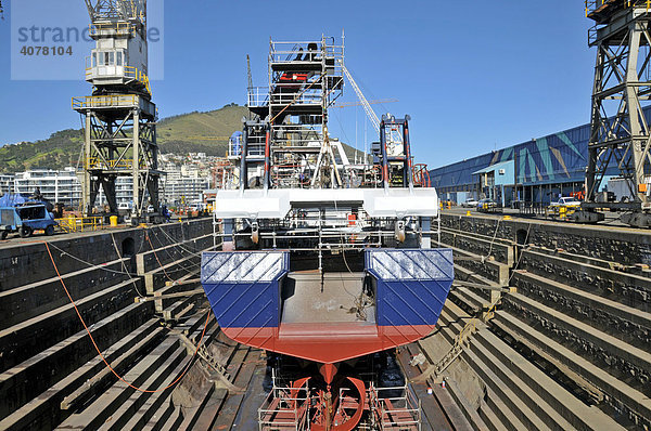 Walfangschiff  Renovierungsarbeiten im Trockendock  Kapstadt  Südafrika  Afrika