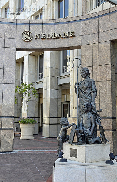 Skulpturengruppe  Schäferin mit Hirtenstab am Eingang zur Nedbank  Kapstadt  Südafrika  Afrika