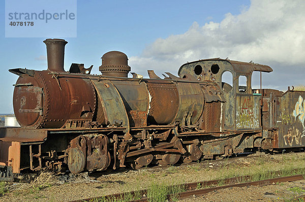 Verrostete Dampflokomotive auf dem Zugfriedhof in Port Elisabeth  Südafrika  Afrika