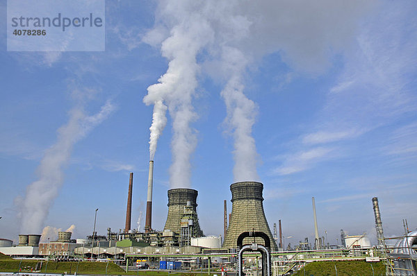 Rheinland Raffinerie-Werk Nord  Shell Deutschland  Erdölraffinerie  Wesseling  Nordrhein-Westfalen  Deutschland  Europa