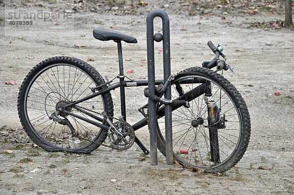 Beschädigtes Fahrrad  Köln  Nordrhein-Westfalen  Deutschland  Europa