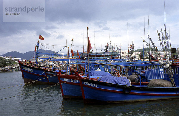 Fischerboote in der Bucht von Dai Lanh nahe Nha Trang  Vietnam  Asien