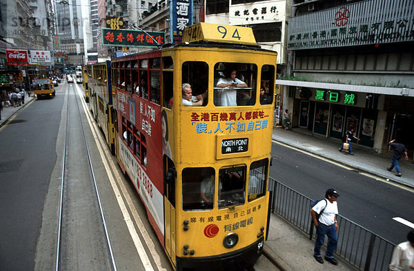Straßenbahn auf der Hennessy Road  Hongkong  China  Asien