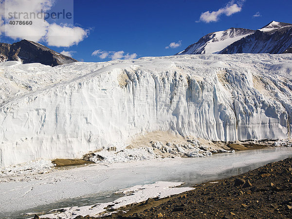 Abbruch des Canada-Gletschers im Taylor Valley  Dry Valleys  Antarktis