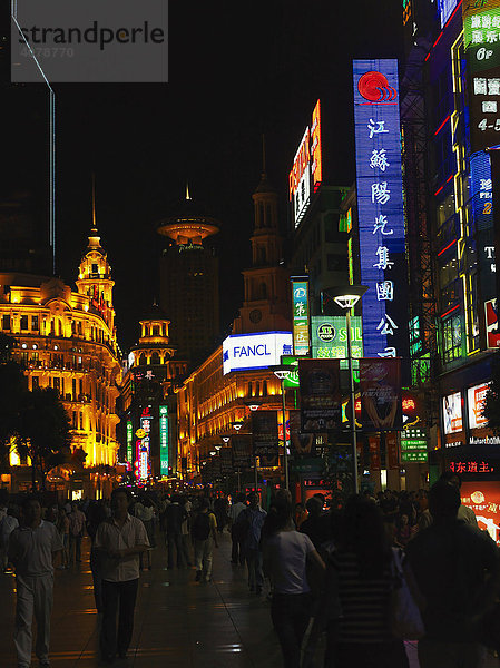 Altstadt bei Nacht  Shanghai  China  Asien