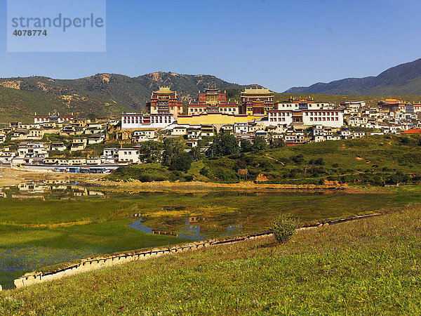 Kloster Sungtseling bei Zhongdian  tibetisch Gyeltangteng  Tibet  China  Asien
