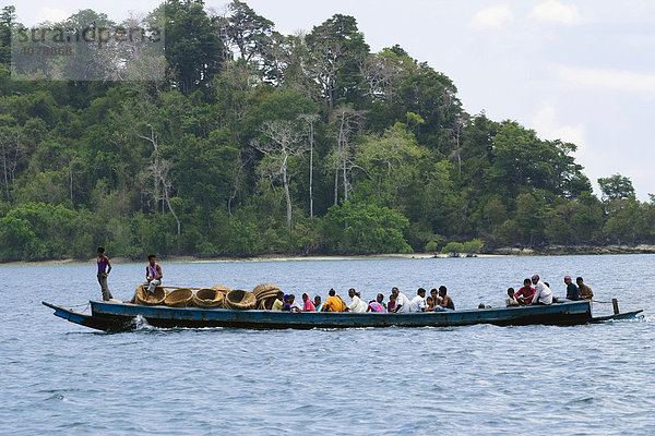 Boot vor Havelock Island  Andamanen  Andamanen-See  Indien  Südasien