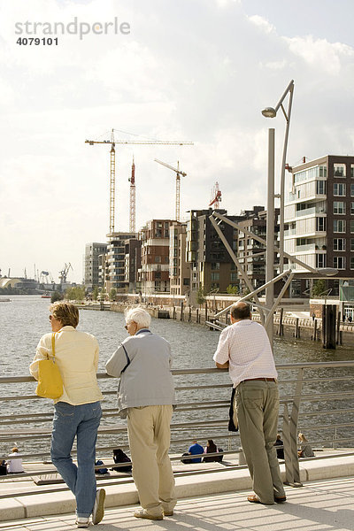 Touristen  Hafencity  Hamburg  Deutschland  Europa