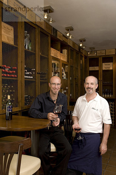 Fabrica 23  Restaurant & Weinbar  Besitzer Alexej  links  und Sasha  Palma de Mallorca  Mallorca  Balearen  Spanien  Europa