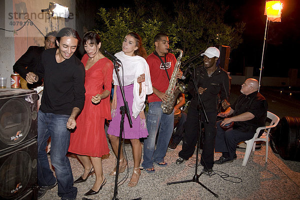 Gartenparty  Flamenco Abend mit Blanca Li  Choreographin und Tänzerin  im roten Kleid  Granada  Andalusien  Spanien  Europa