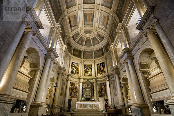 Hieronymus Kloster  Innenansicht hinterer Altar  Lissabon  Portugal  Europa