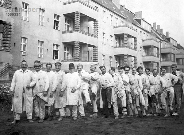 Historische Aufnahme  glückliche Arbeiter  ca. 1928