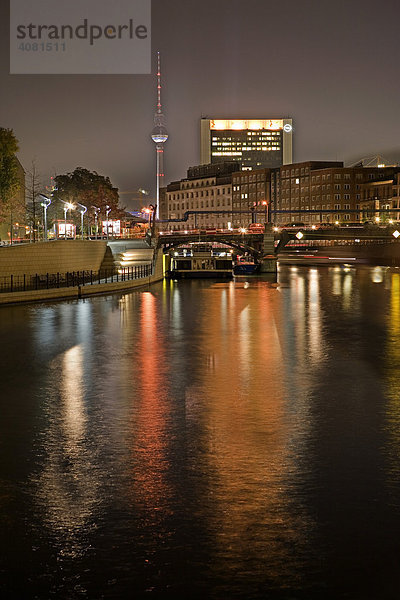 Blick vom Regierungsviertel nach Berlin-Mitte  Nachtaufnahme  Berlin  Deutschland