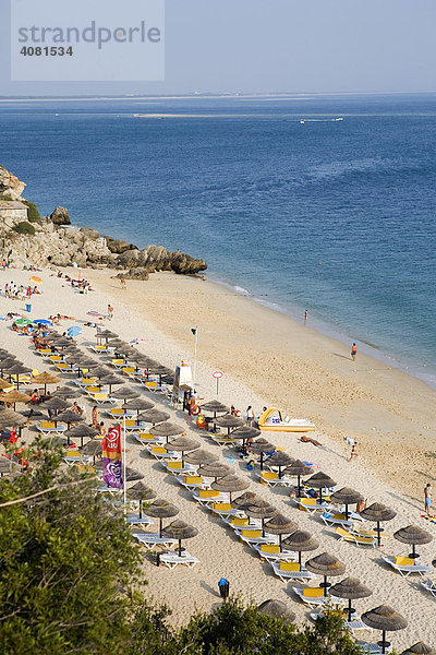 Die Praia de Galapos an der Costa Azul  nahe Sesimbra  Portugal  am späten Nachmittag