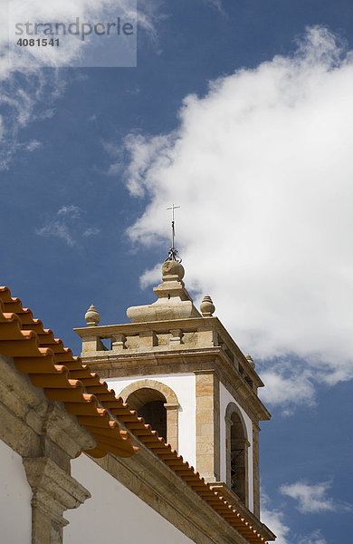 Eine traditionelle portugiesische Kirche auf dem Dorf  Sabrosa  Portugal