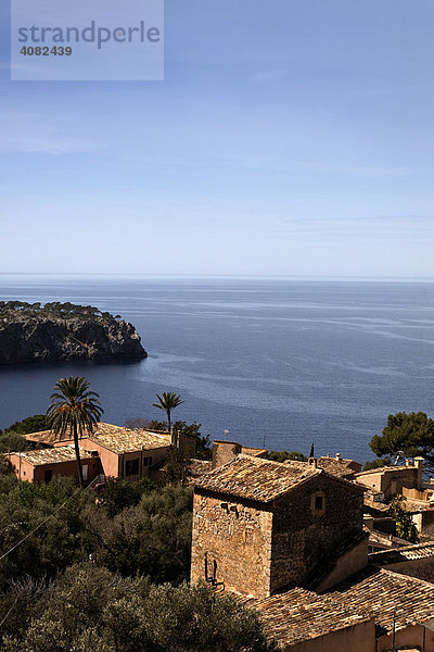 Blick auf Lluc-Alcari an der Nordküste von Mallorca  Balearen  Spanien