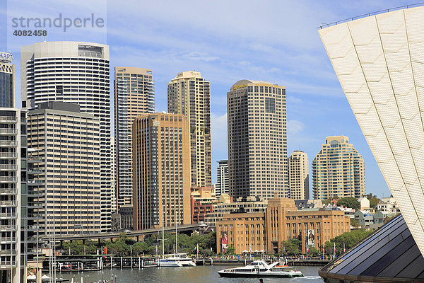 Skyline von Sydney mit der Oper im Vordergrund  New South Wales  Australien