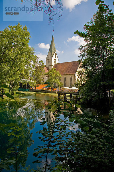Blautopf mit Kloster  Blaubeuren  Schwäbische Alb  Baden-Württemberg  Deutschland