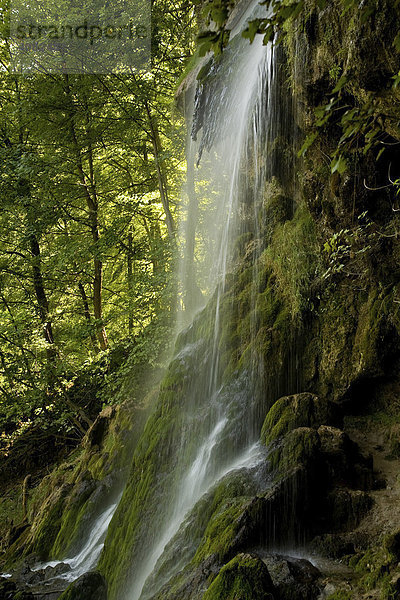 Wasserfall in Bad Urach  Schwäbische Alb  Baden-Württemberg  Deutschland