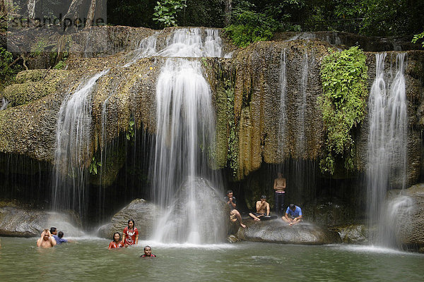 Erawan-Wasserfall im Erawan-Nationalpark  Provinz Kanchanaburi  Thailand