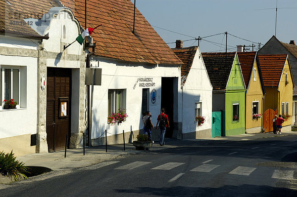Häuser an der Hauptstraße von Fertörakos Kroisbach Ungarn