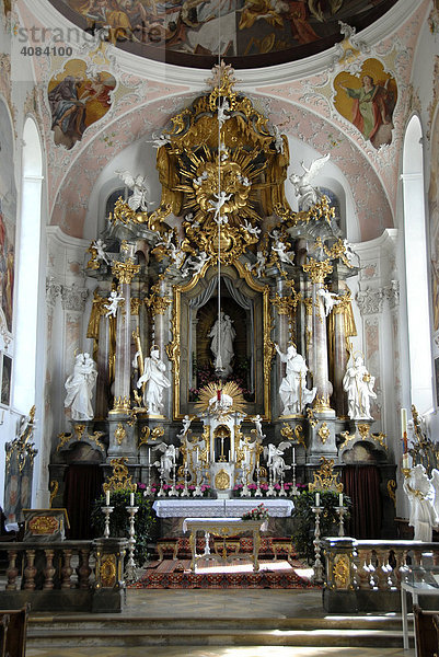 Barocker Altarraum katholische Kirche St. Peter & Paul Oberammergau Bayern Deutschland