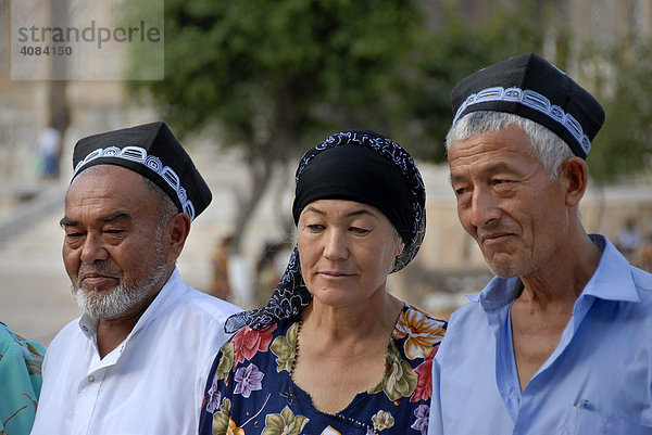 Usbeken in traditioneller Kleidung Samarkand Usbekistan