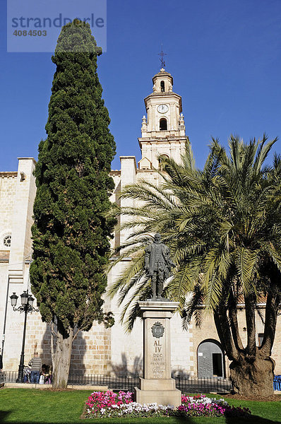 Denkmal  Francesco  Francesc de Borja  Stiftskirche  Gandia  Costa Blanca  Valencia  Spanien