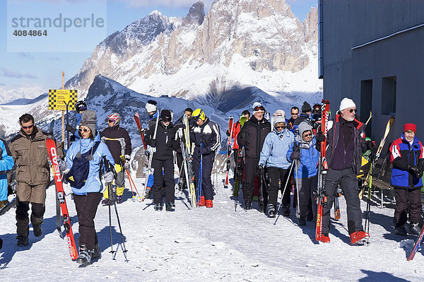 Skifahrer bei Canazei Trentino Italien