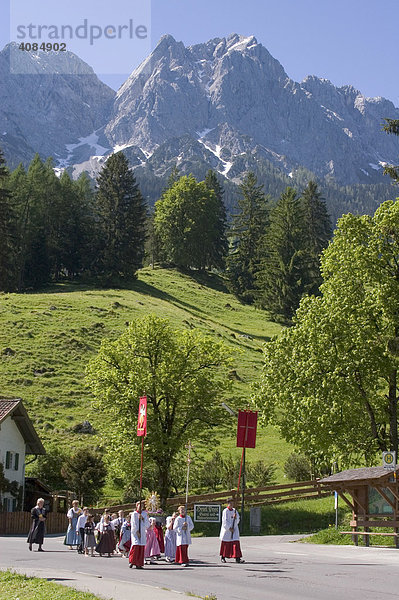 Grainau im Werdenfelser Land Kreis Garmisch-Partenkirchen Oberbayern Deutschland Fronleichnamsprozession