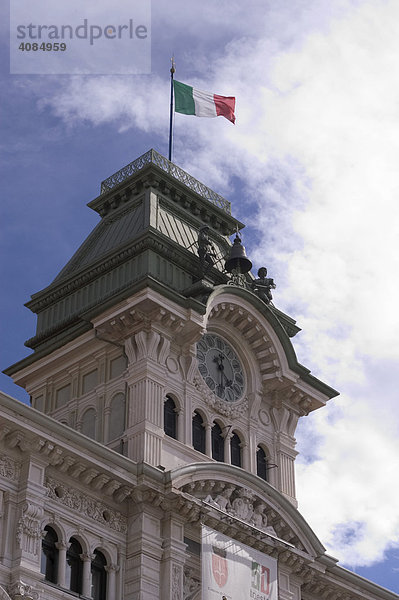 Triest Trieste Friaul Julisch-Venetien Italien Fassadendetail am Palazzo Comunale an der Piazza dell¥Unita d¥Italia dem Hauptplatz der Stadt