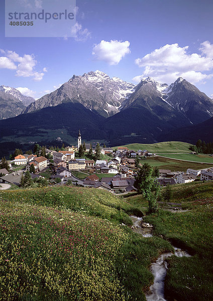 Unterengadin Graubünden Schweiz Ftan bei Scuol mit der Pisocgruppe