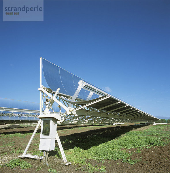 Teneriffa Kanarische Inseln Kanaren Spanien Parque Eolico bei El Medano moderne Solaranlage