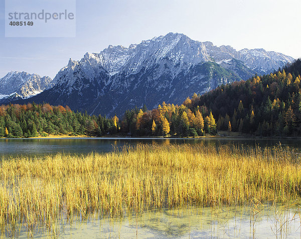 Lautersee bei Mittenwald Werdenfelser Land Oberbayern Deutschland unterm Karwendel