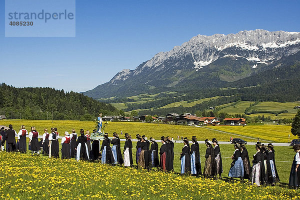 Fronleichnamsprozession in Ellmau am Wilden Kaiser bei Scheffau Tirol Österreich