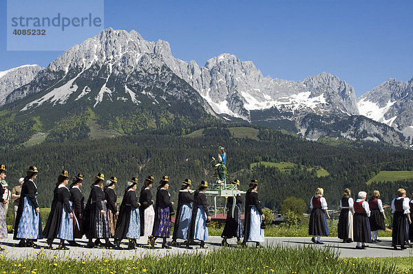 Fronleichnamsprozession in Ellmau am Wilden Kaiser bei Scheffau Tirol Österreich