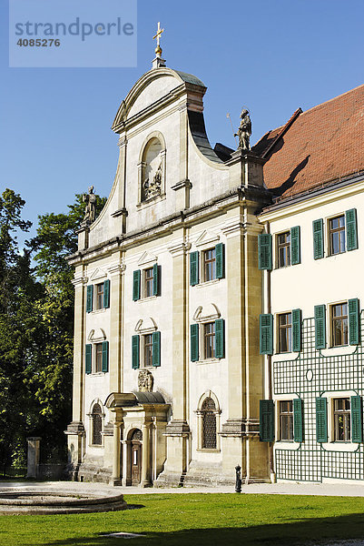Regensburg Oberpfalz Bayern Deutschland Ortsteil Prüfening katholische Pfarrkirche St. Georg mit der ehemaligen Benediktinerabtei