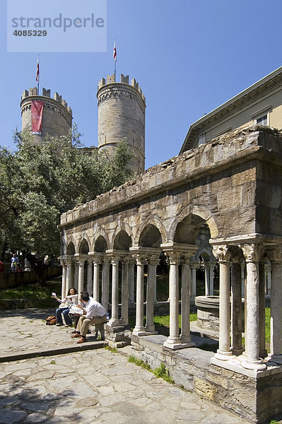 Genua Genova Ligurien Italien Porta Soprana mit Ruinen einer alten Basilika