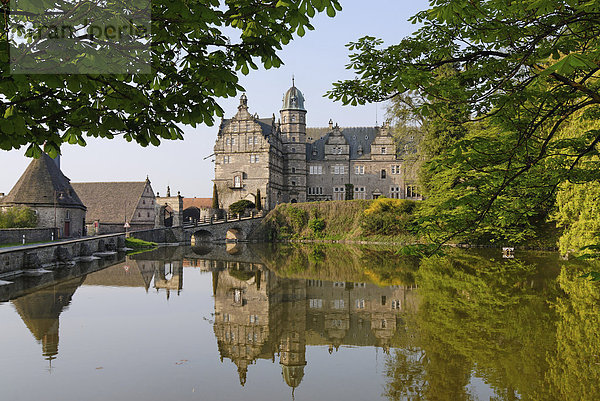 Schloss Hämelschenburg bei Emmerthal im Weserbergland zwischen Hameln und Bad Pyrmont Wasserschloss Niedersachen Deutschland
