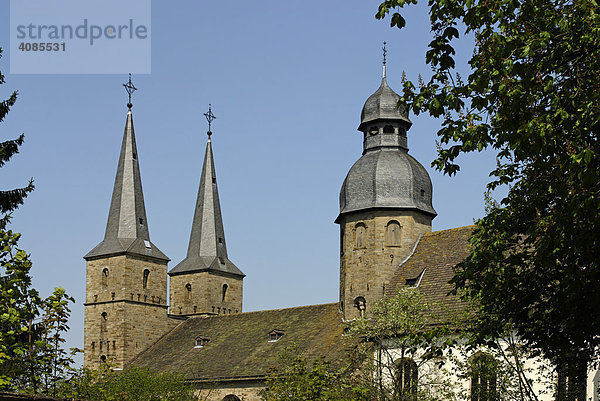 Marienmünster bei Höxter Nord Rhein-Westfalen Deutschland Abtei mit Klosterkirche