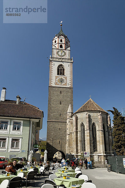 Meran Merano Südtirol Italien Altstadt mit Pfarrkirche St. Nikolaus